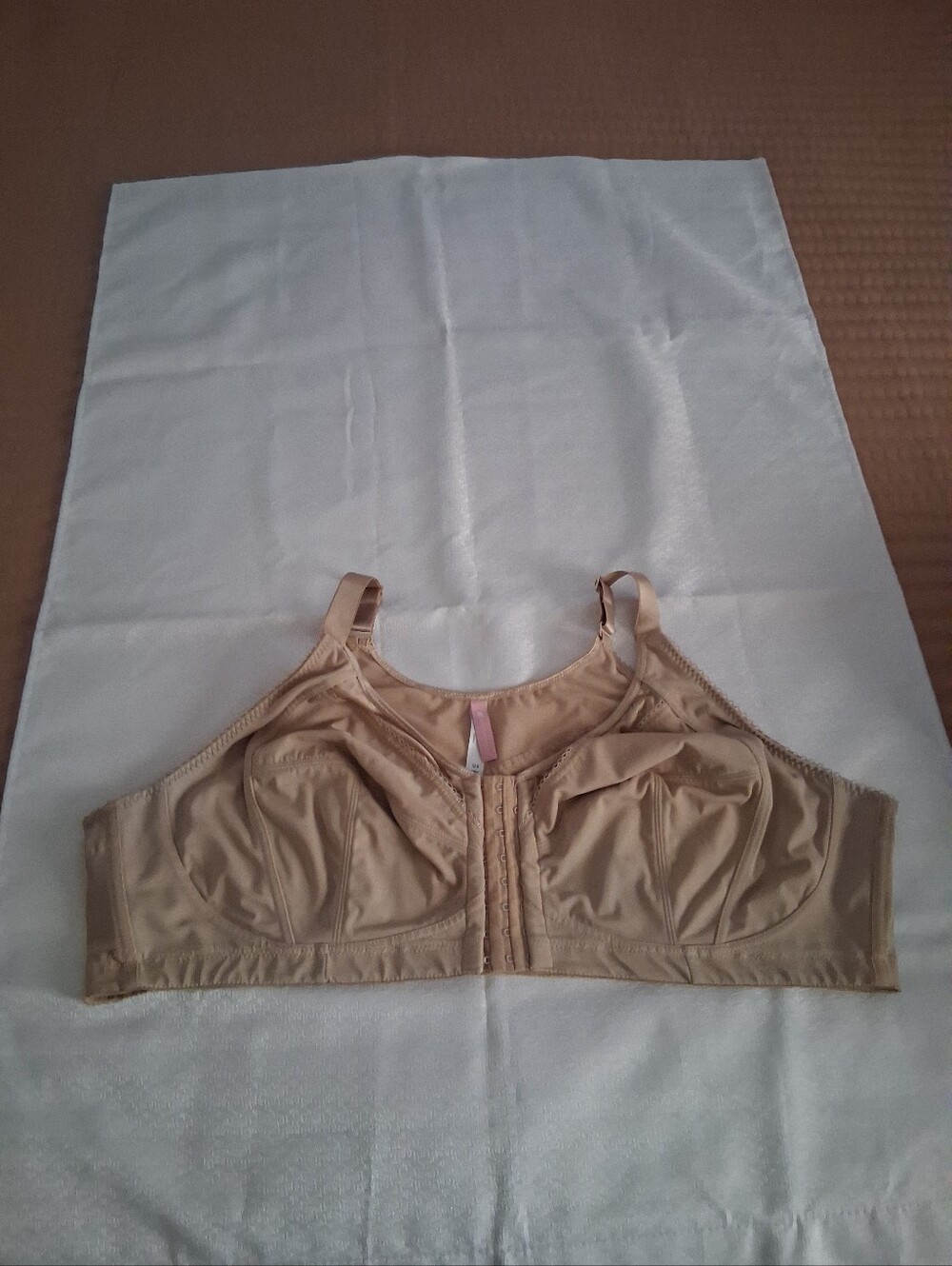 Comfort Choice Nude Front-Closure Full Coverage Bra Sz 52B Wirless